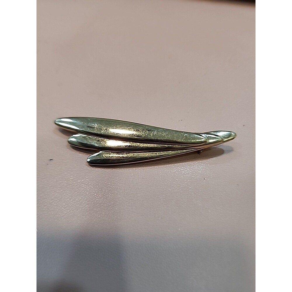 Vintage Sarah Coventry Gold Tone Brooch B01